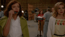 娛樂(lè)吃瓜深夜食堂,揭秘娛樂(lè)圈那些不為人知的“吃瓜”故事